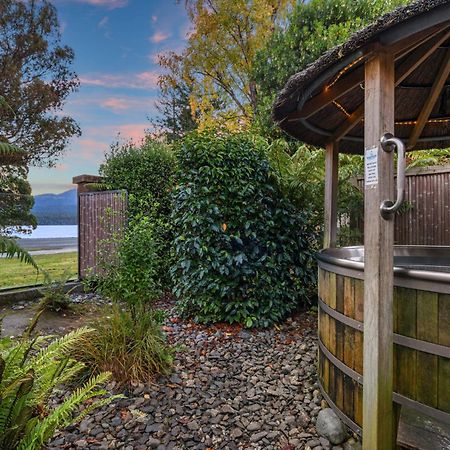 Tasman Holiday Parks - Te Anau Εξωτερικό φωτογραφία Hot Tub at the Lake