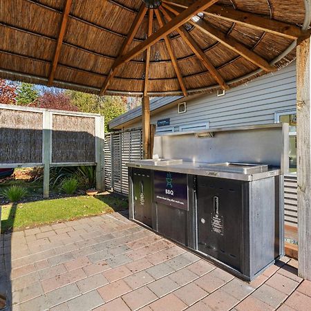 Tasman Holiday Parks - Te Anau Εξωτερικό φωτογραφία Outdoor kitchen