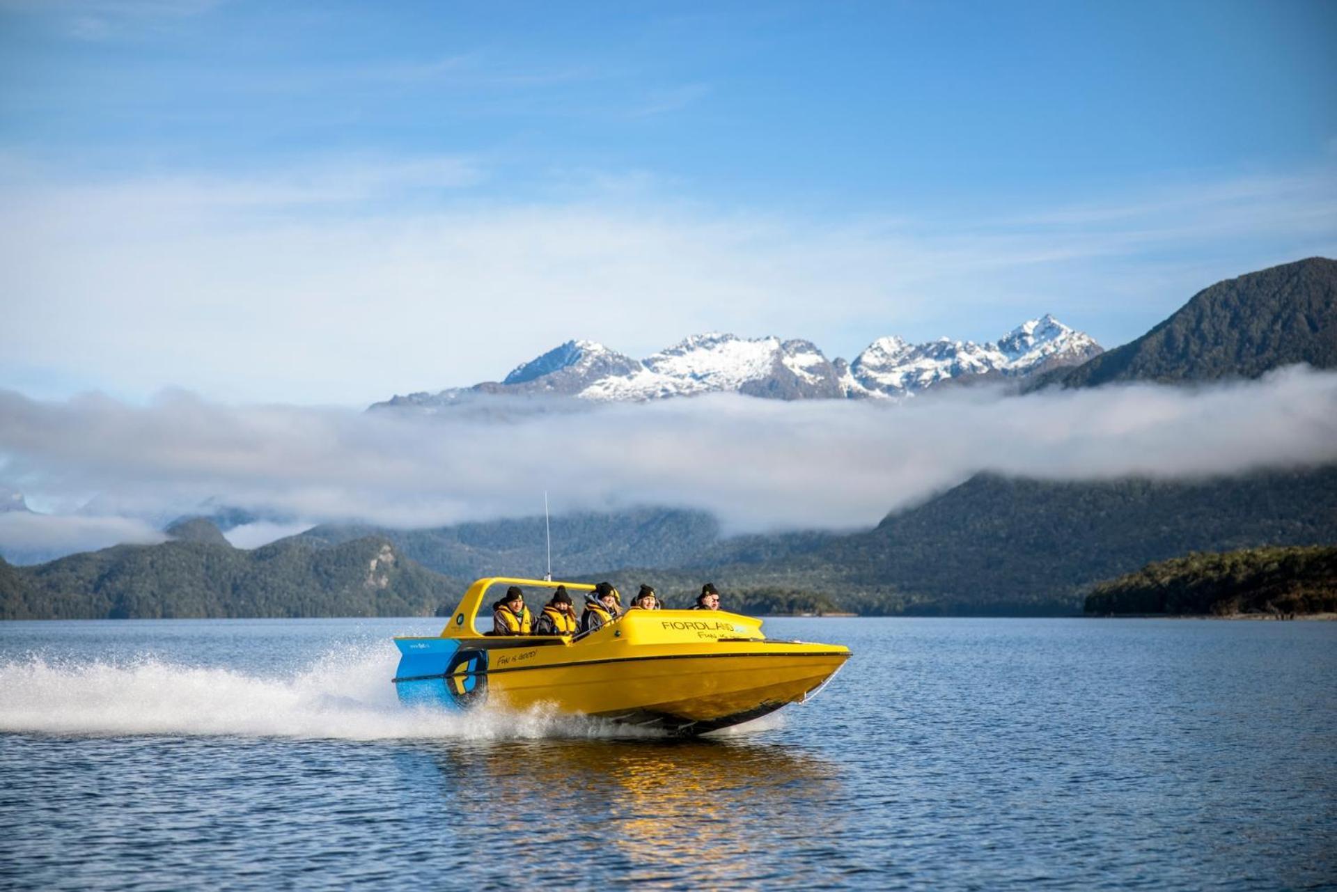Tasman Holiday Parks - Te Anau Εξωτερικό φωτογραφία Jet boat on Lake Te Anau