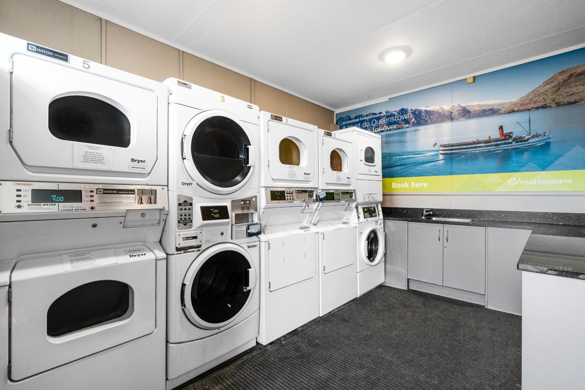 Tasman Holiday Parks - Te Anau Εξωτερικό φωτογραφία Laundry facilities at the University of Waikato's E H Whitmore House