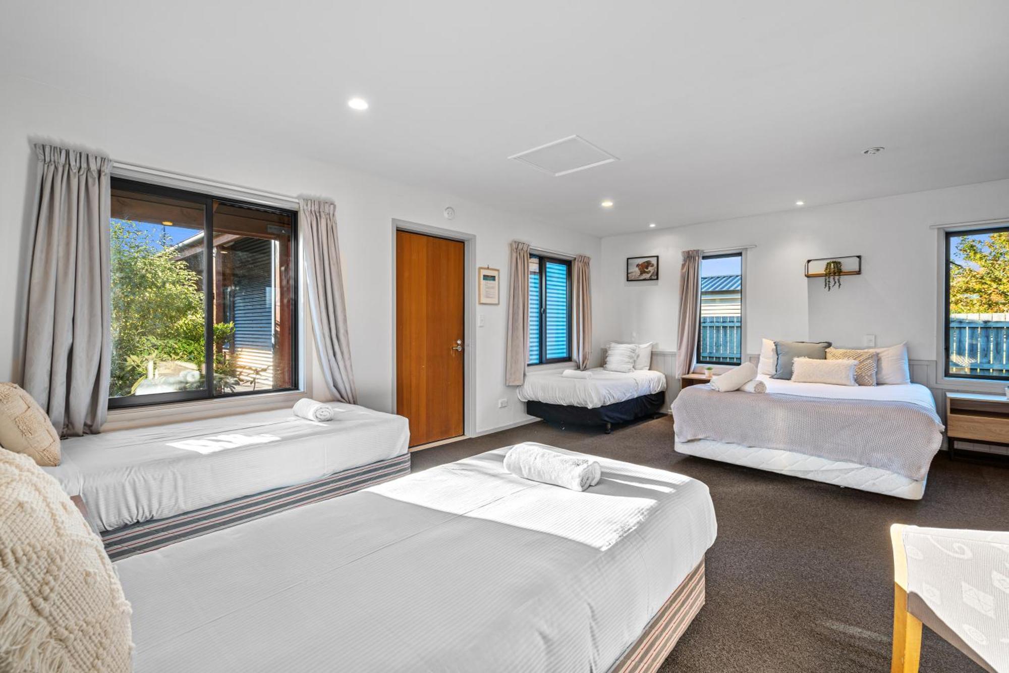 Tasman Holiday Parks - Te Anau Εξωτερικό φωτογραφία A typical motel room