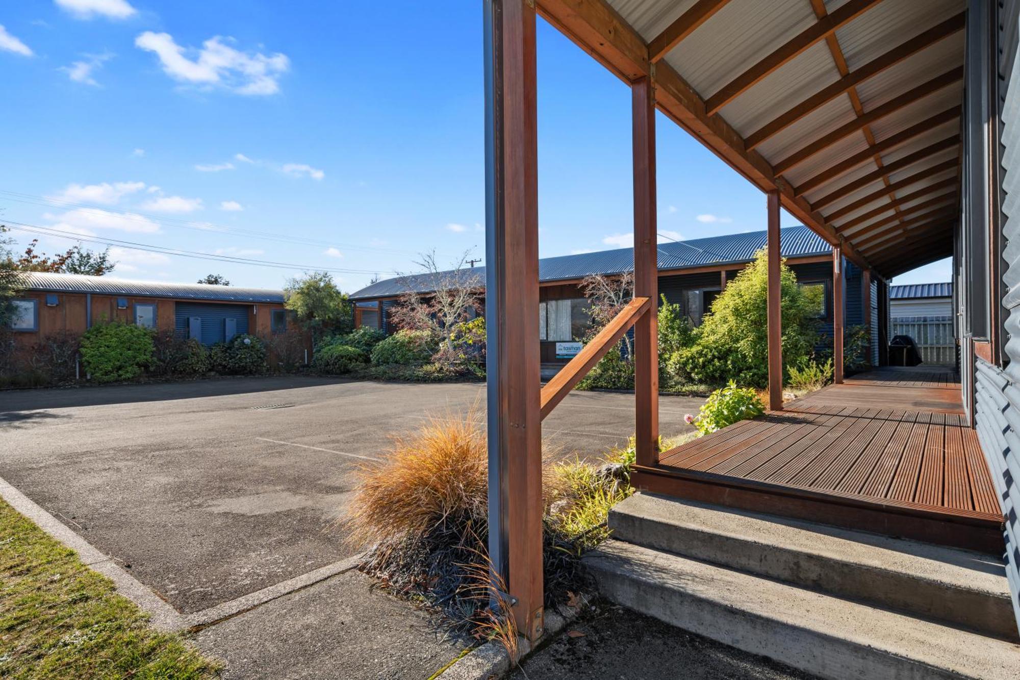 Tasman Holiday Parks - Te Anau Εξωτερικό φωτογραφία The entrance to the motel