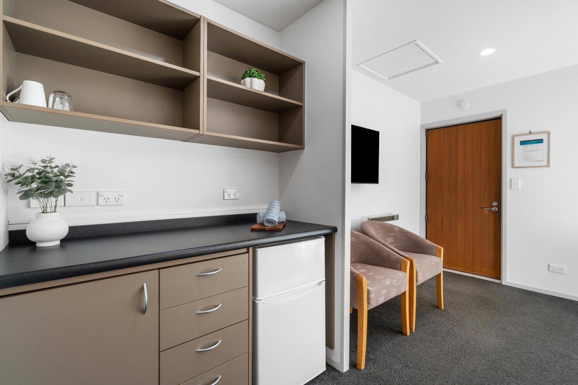 Tasman Holiday Parks - Te Anau Εξωτερικό φωτογραφία A typical room at the hospital